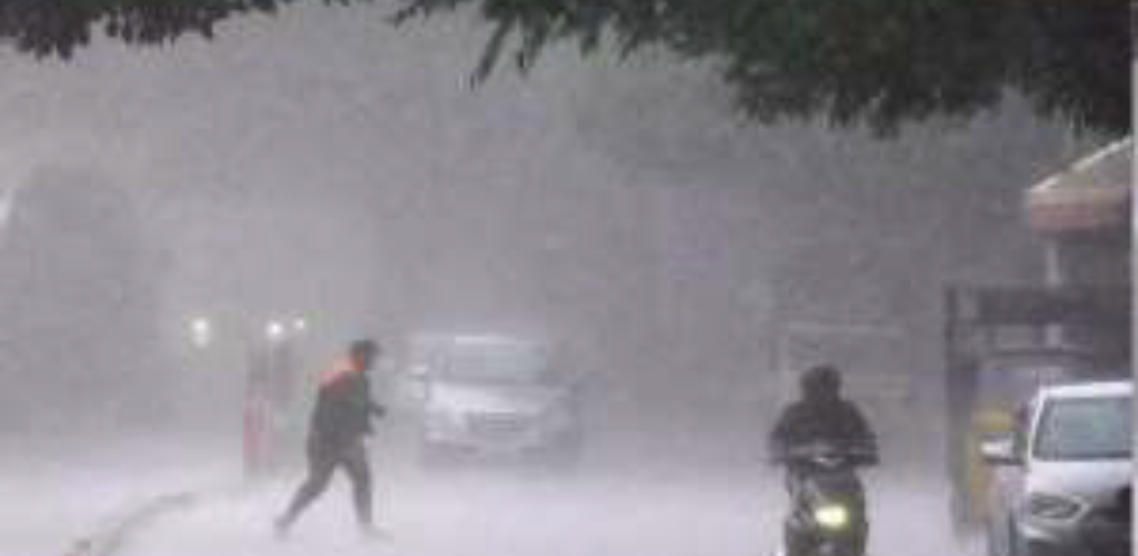 तेलंगाना में भारी बारिश से जनजीवन अस्त-व्यस्त, रेड अलर्ट जारी