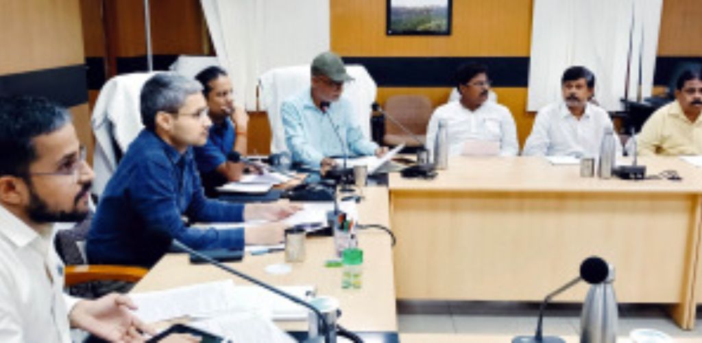 सिंगल यूज प्लास्टिक के जब्तीकरण की नियमित करें कार्रवाई: जिलाधिकारी