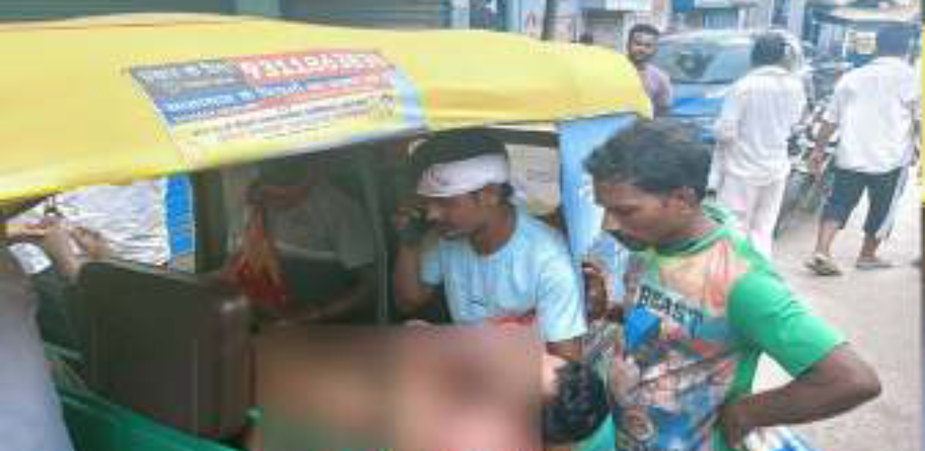 अर्थी पर मृत युवक का अचानक मुंह खुला, जिंदा समझ परिजन नर्सिंग होम लेकर पहुंचे,डॉक्टरों ने की मौत की पुष्टि