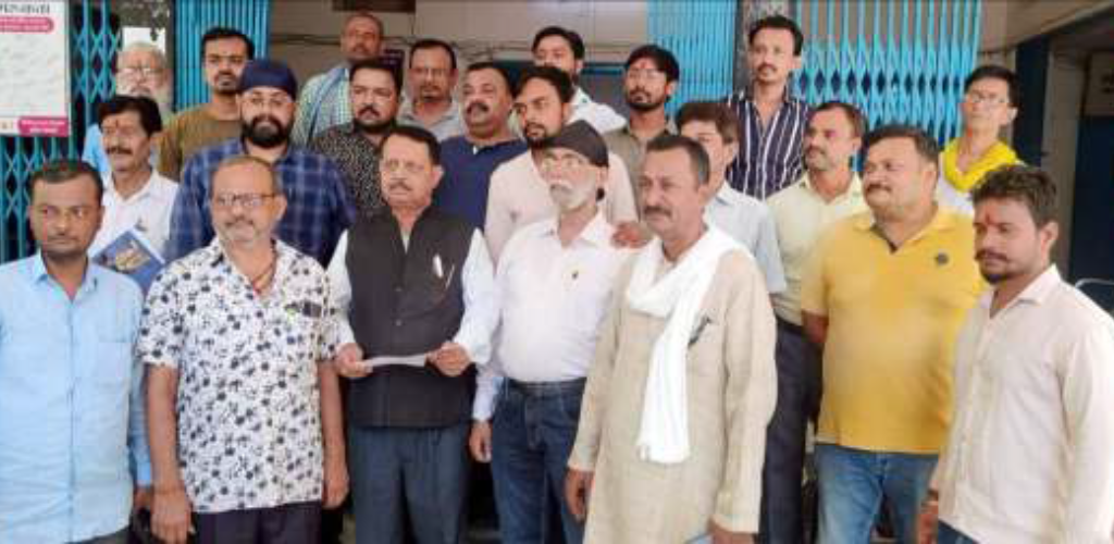 रैक के ओवर लोड ट्रक नो इंट्री में रोके जाने की मांग