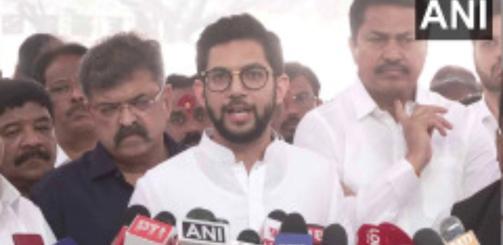 भारत जोड़ो यात्रा के बारे में फडणवीस के आरोप केंद्र सरकार की विफलता को दर्शाते हैं: आदित्य ठाकरे