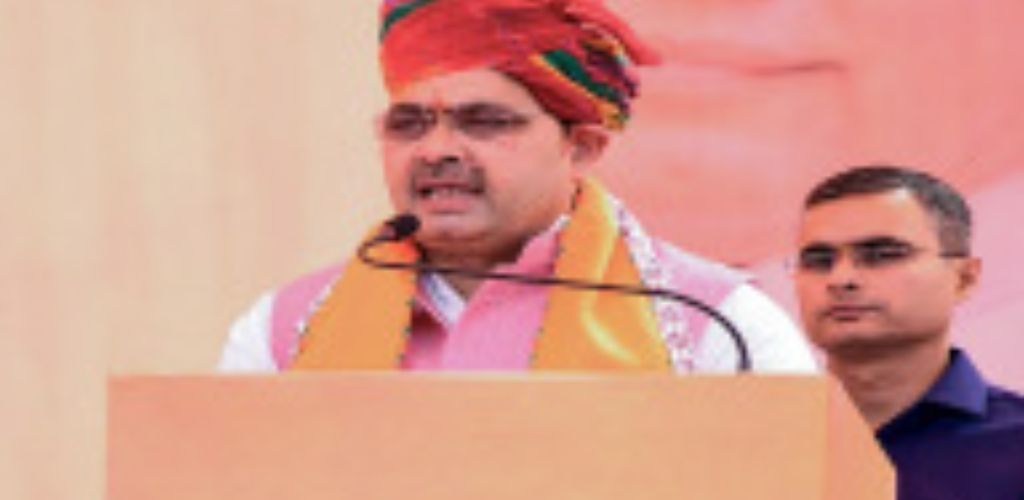 राजस्थान के मुख्यमंत्री भजनलाल शर्मा ने त्रिवेणी संगम में लगाई डुबकी