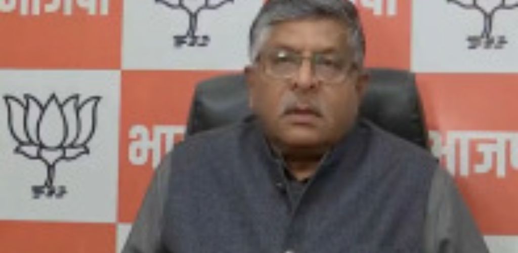 झारखंड की चर्चित आईएएस पूजा सिंघल को राहत पर बीजेपी हुई हमलावर, कहा- हाथों में संविधान लेकर घूमने वाले को देना चाहिए जवाब